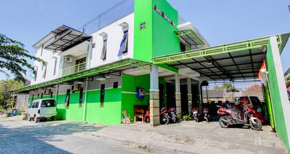 Super OYO 93012 Griya Kencana Asri Syariah