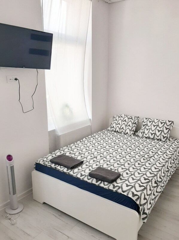 1 chambre, fer et planche à repasser, Wi-Fi, draps fournis