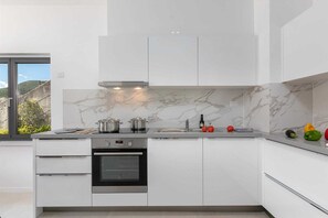 Fridge, microwave, oven, stovetop