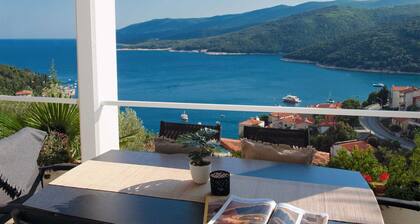 Design apartment Lillian with a beautiful sea view
