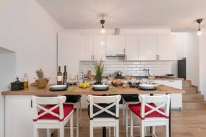 Fridge, microwave, oven, dishwasher - Casa Dorella in peaceful location with a sea view (Viškovići)