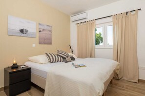 3 bedrooms, iron/ironing board, travel crib, free WiFi - Casa Dorella in peaceful location with a sea view (Viškovići)