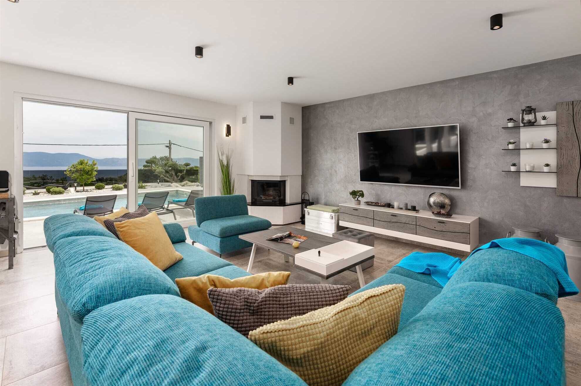 Smart TV, lareira, aparelho de som