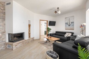 Smart-TV, peis og bordtennis