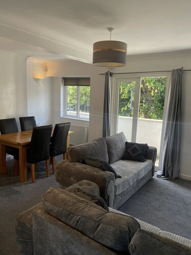 Immaculate 3-bed Apartment in Bromley
