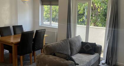 Immaculate 3-bed Apartment in Bromley