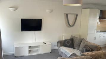 Apartment, Multiple Beds | 3 bedrooms, iron/ironing board, free WiFi, bed sheets