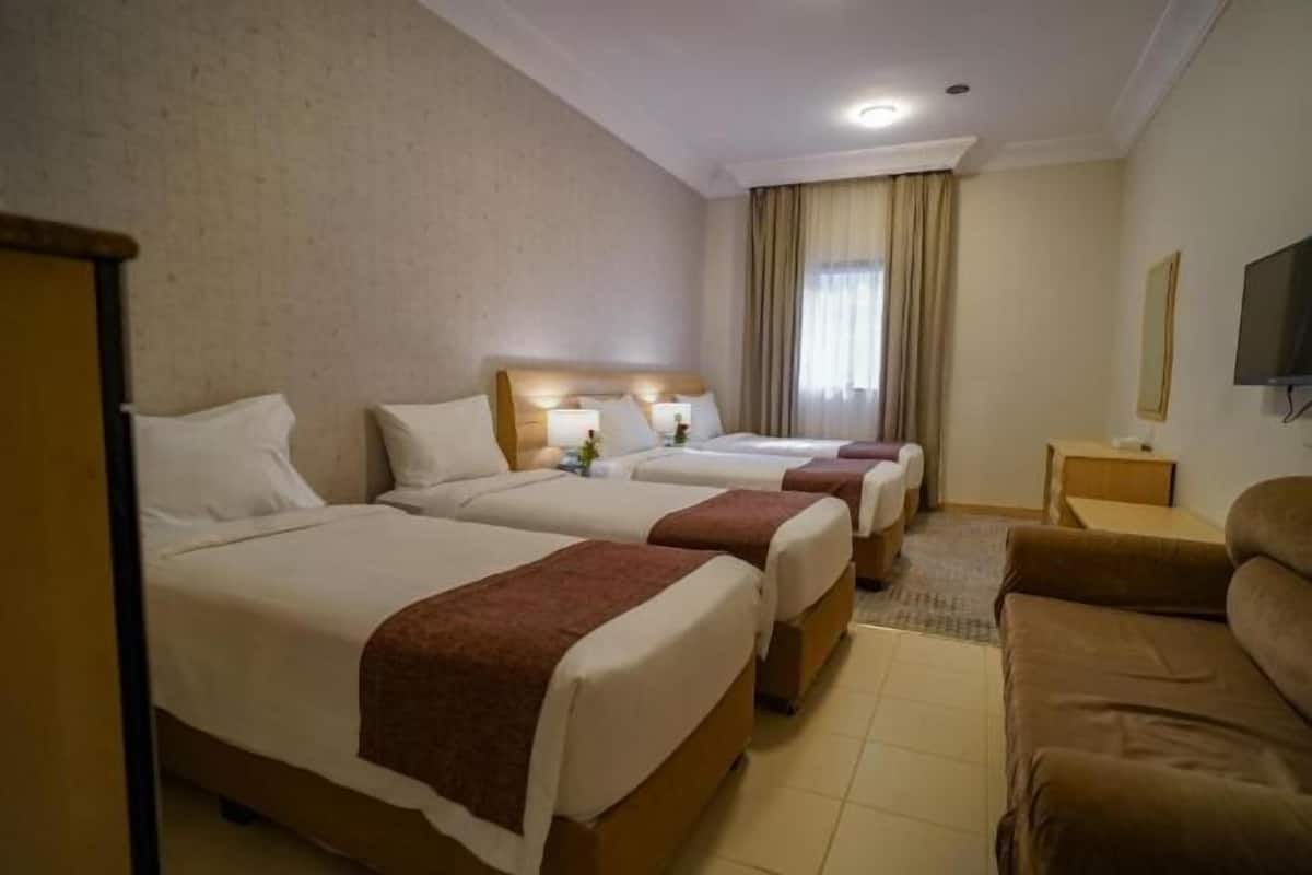 3 bedrooms, in-room safe, iron/ironing board, free WiFi