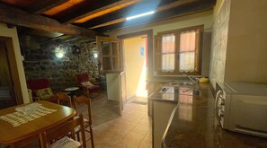 Fridge, microwave, oven, stovetop - Casa El Collau (Sevares)