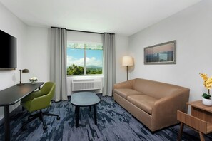 In-room safe, desk, laptop workspace, blackout curtains - Fairfield by Marriott Luquillo Beach (Luquillo)