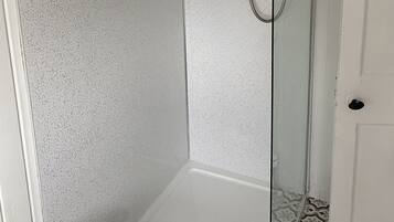 Classic Room | Bathroom