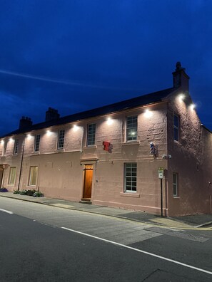 Front of property - Queensberry Arms Hotel (Sanquhar)