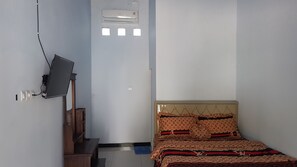 Quarto casal standard | Escrivaninha, espaço de trabalho para notebook, quartos à prova de som
