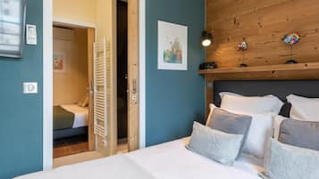 2 bedrooms, iron/ironing board, travel cot, WiFi