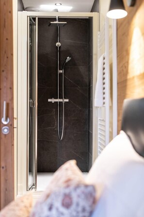 Bathtub, hair dryer, towels