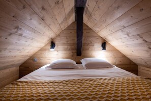 1 habitación, tabla de planchar con plancha, cuna de viaje y wifi 