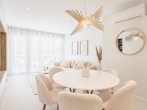 Dining - SANTA MONICA, Parking gratuit (Annecy)