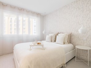 3 habitaciones, tabla de planchar con plancha, cuna de viaje y wifi 
