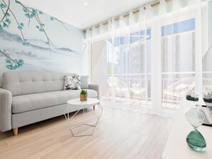 TV, libri, impianto stereo