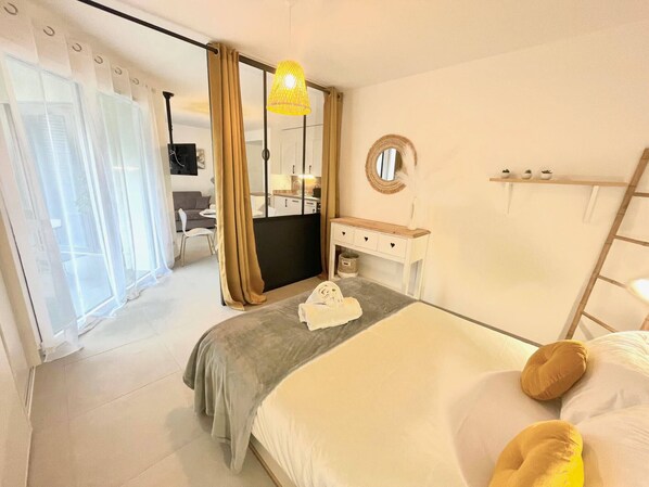 1 slaapkamer, een strijkplank/strijkijzer, reisbedje, wifi