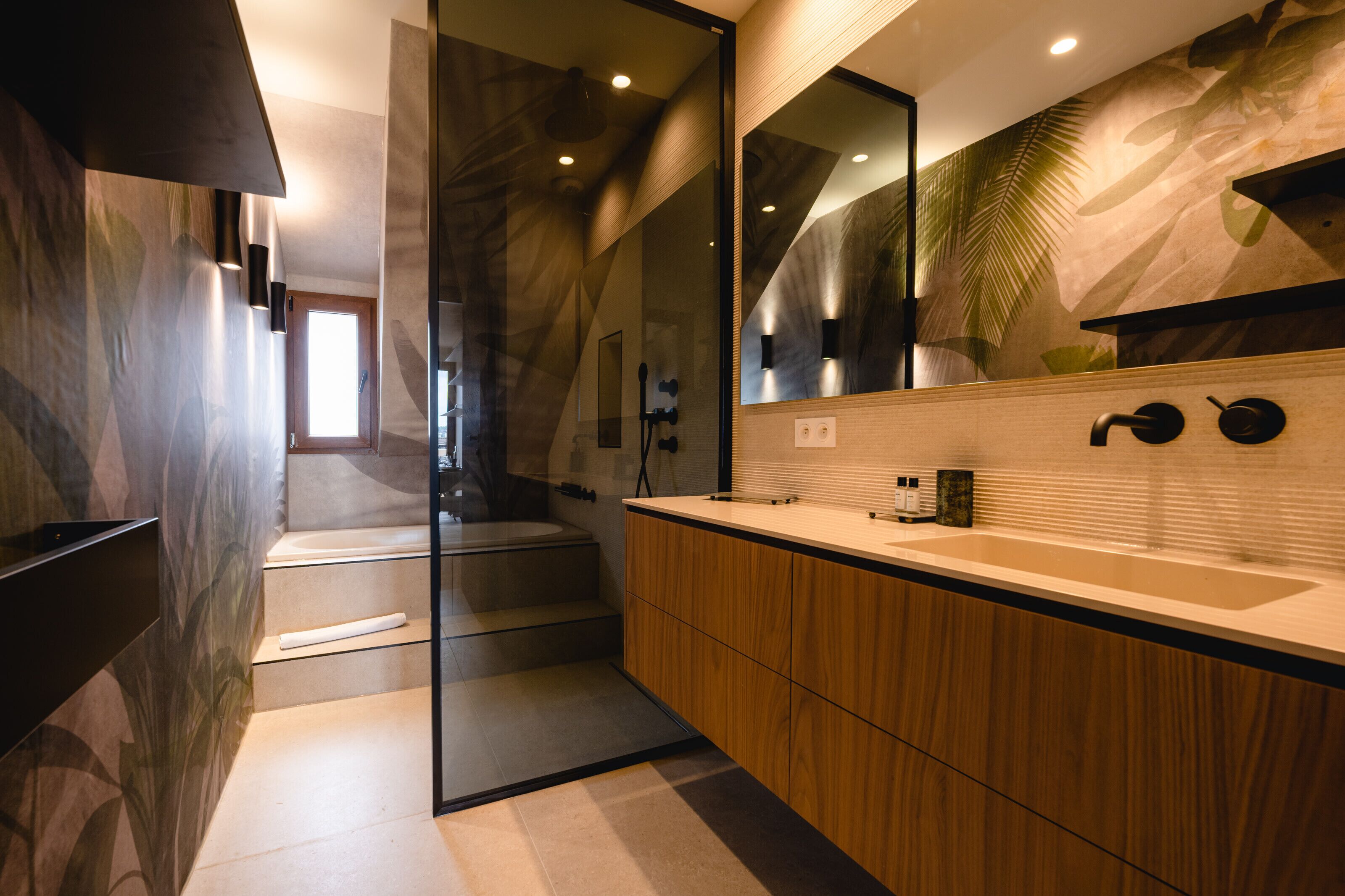 Bathtub, hair dryer, towels