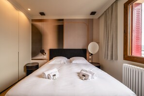 1 dormitorio, tabla de planchar con plancha, wifi y ropa de cama