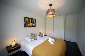 2 bedrooms, iron/ironing board, travel cot, WiFi