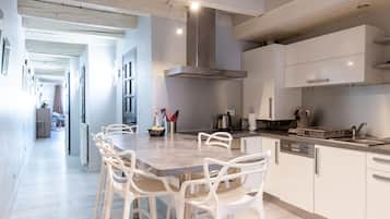 Refrigerador, horno, lavavajillas y cafetera y tetera