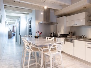 Fridge, oven, dishwasher, coffee/tea maker