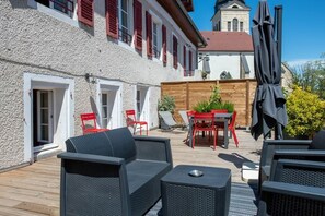 Outdoor dining - HIMALAYA, Annecy Rent Lodge (Annecy)