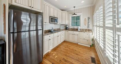 Vitamin Sea is all you need! 6 BR, 5.5 BA with Private Pool, Ocean View!