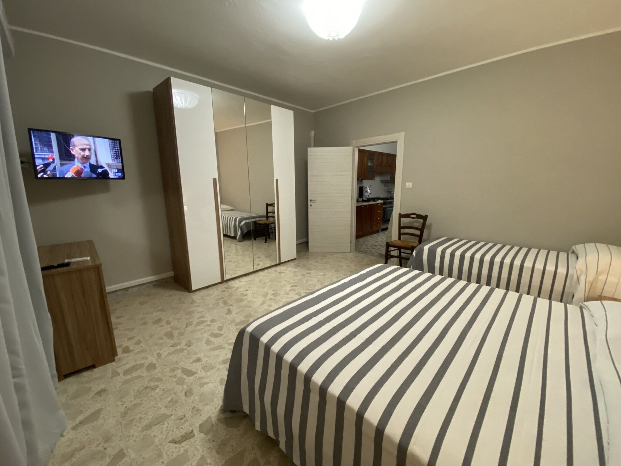 1 camera, Wi-Fi, lenzuola