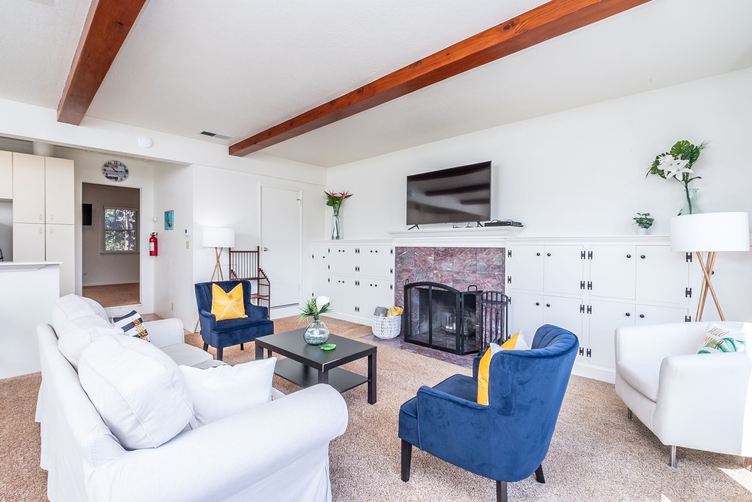A Coastal Gem: Modern Retro 1BR Bungalow by the Beach