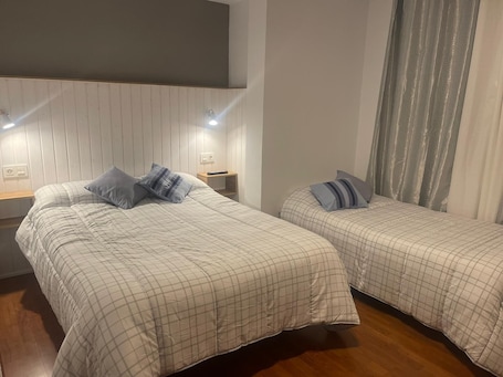 Basic Triple Room. Hostal Julio Cesar