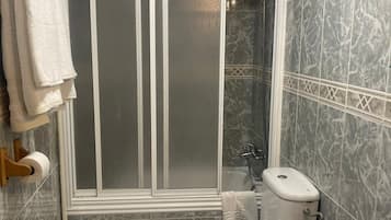 提供毛巾、番梘、洗頭水、廁紙