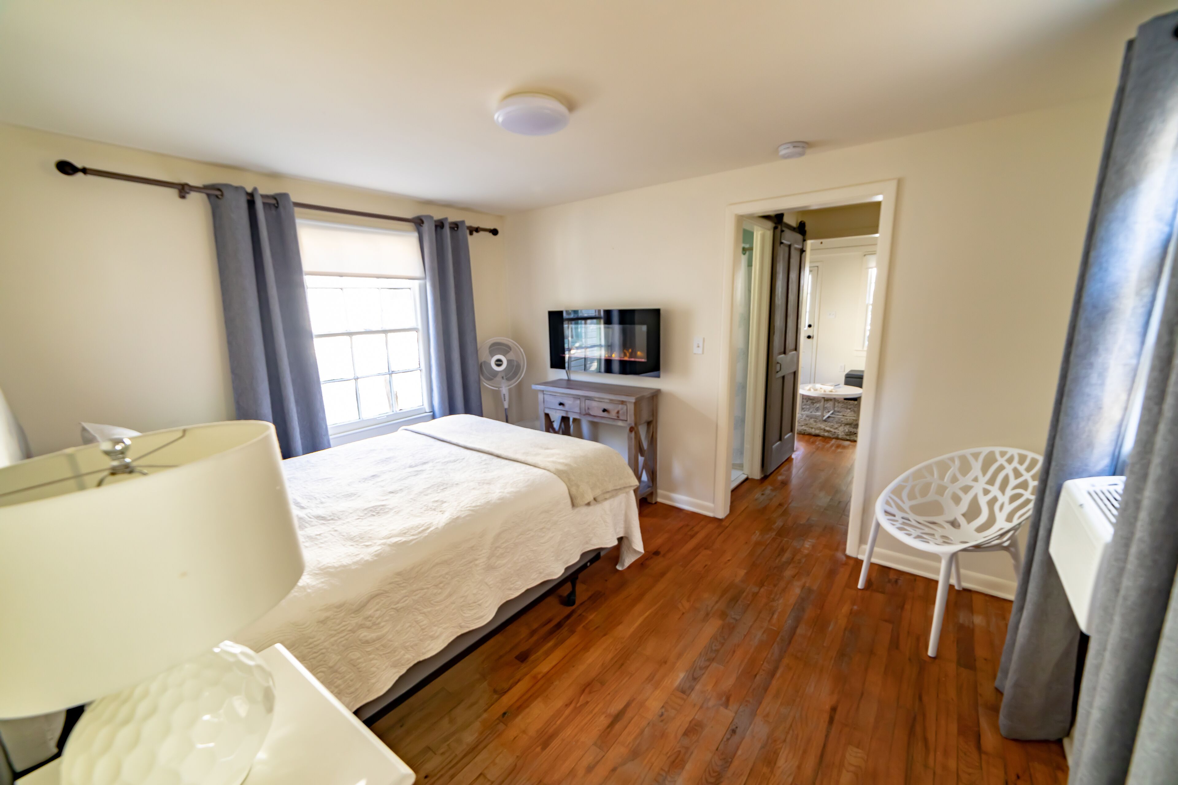 1 habitación, tabla de planchar con plancha, wifi gratis y ropa de cama 