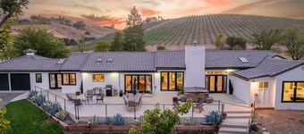 Kiler Views - Spa, Pool, Vineyard Views and Downtown Fun