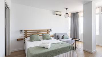 1 slaapkamer, een strijkplank/strijkijzer, internet, beddengoed