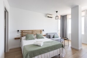 1 dormitorio, tabla de planchar con plancha, Internet y ropa de cama
