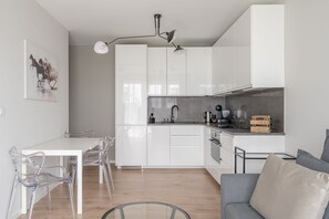 City Apartment | Private kitchenette | Fridge, stovetop, espresso maker, coffee/tea maker - RentPlanet - Port Popowice (Wroclaw)