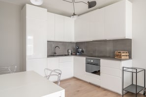 City Apartment | Private kitchenette | Fridge, stovetop, espresso maker, coffee/tea maker - RentPlanet - Port Popowice (Wroclaw)