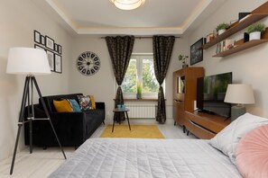 Living room - Cozy Studio in Warsaw by Renters (Warsaw)