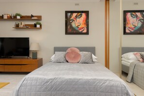 Living room - Cozy Studio in Warsaw by Renters (Warsaw)