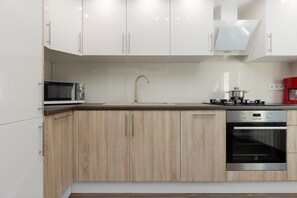 Studio, Kitchen | Private kitchen | Microwave, dishwasher, coffee/tea maker, cookware/dishes/utensils - Cozy Studio in Warsaw by Renters (Warsaw)