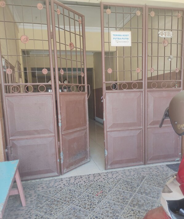 Front of property - Hotel O Lina Homestay Syariah (Sidoarjo)