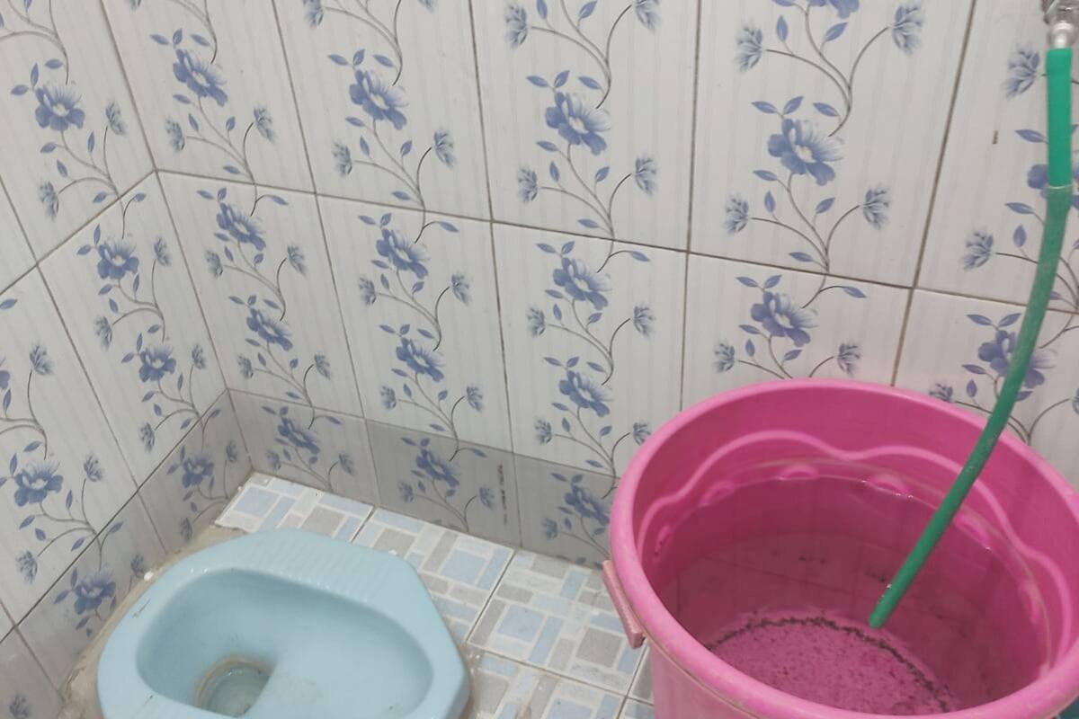 economy double room | bathroom | shower