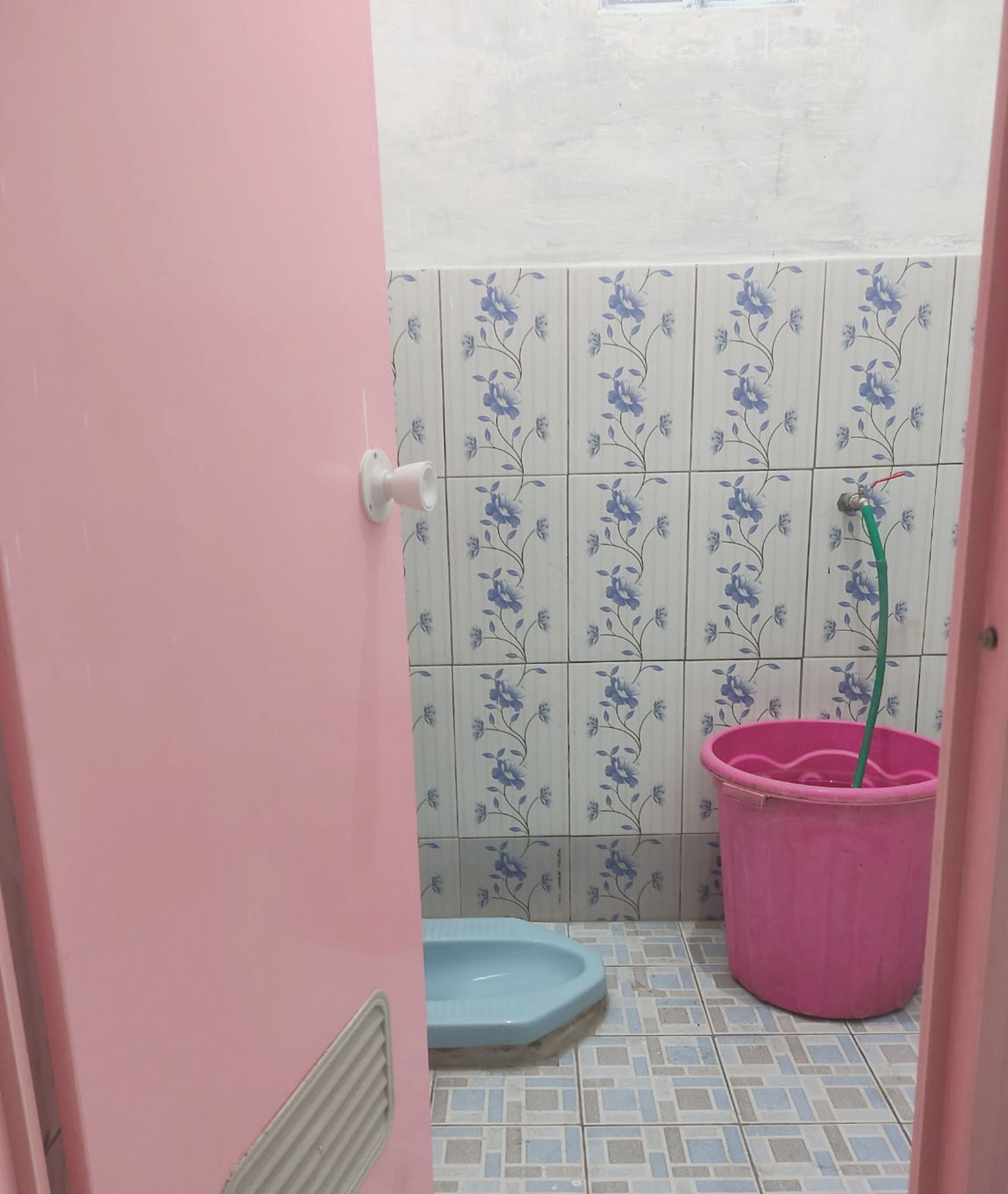 economy double room | bathroom | shower
