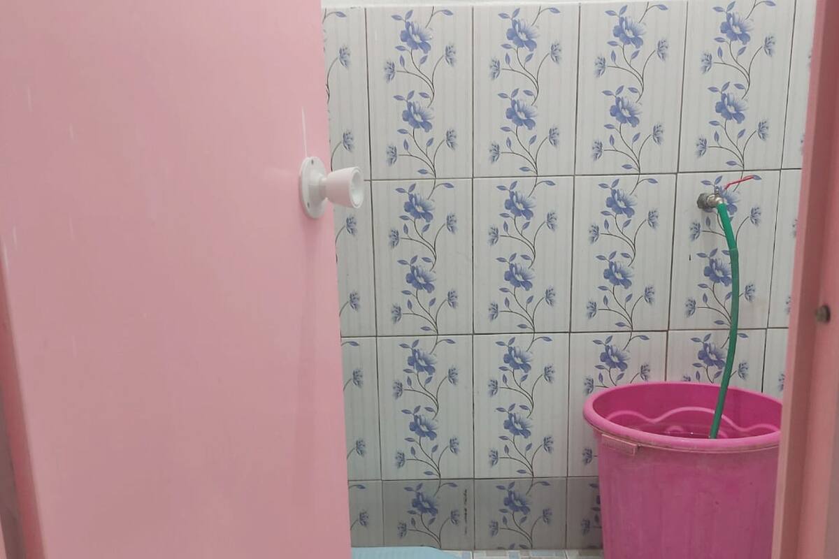 economy double room | bathroom | shower