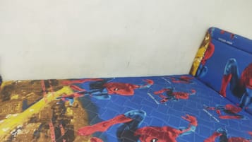 Kamar Double Ekonomi | Ruang kerja ramah laptop, Wi-Fi gratis, dan seprai linen