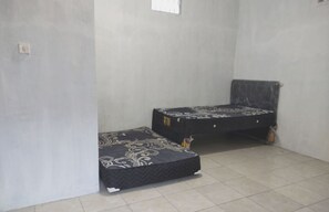 Espacio para trabajar con laptop, wifi gratis y ropa de cama 